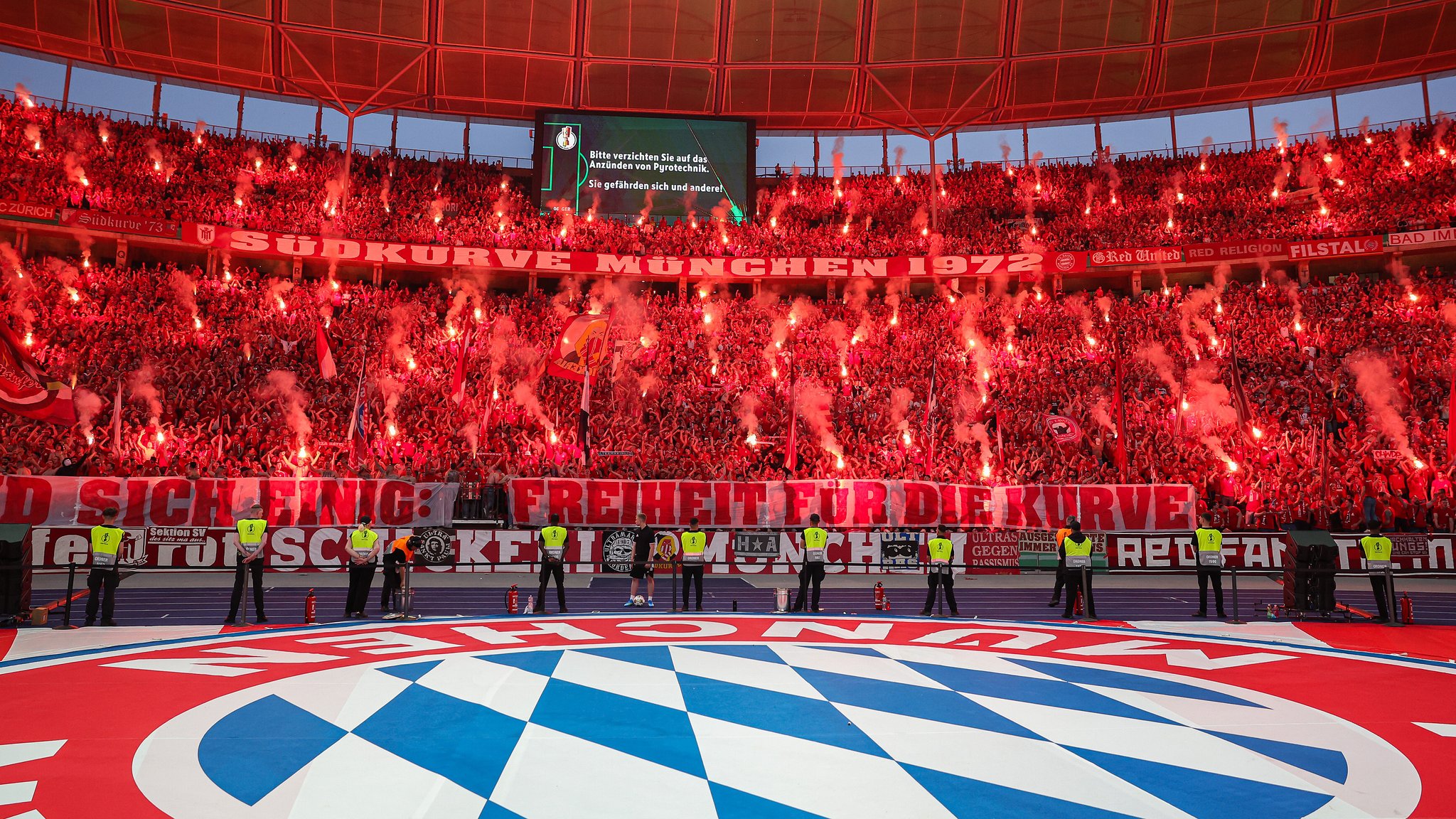 Erneut hohe Geldstrafe für FC Bayern wegen Pyrotechnik