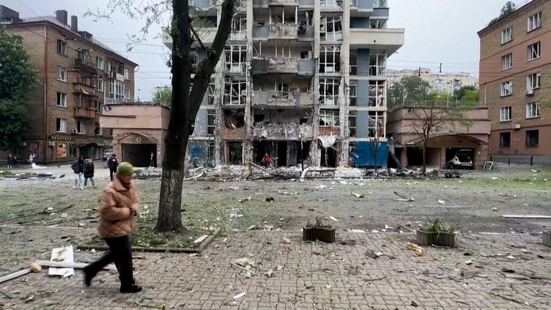 Die Ukraine hat heute Nacht wieder Großangriffe erlebt. Hunderte Drohnen und Raketen wurden abgefangen. | Bild: BR Die Ukraine hat heute Nacht wieder Großangriffe erlebt. Hunderte Drohnen und Raketen wurden abgefangen.