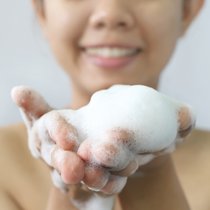 Körperwäsche - Hygiene mit Maß | Bild: stock.adobe.com/TANIDA