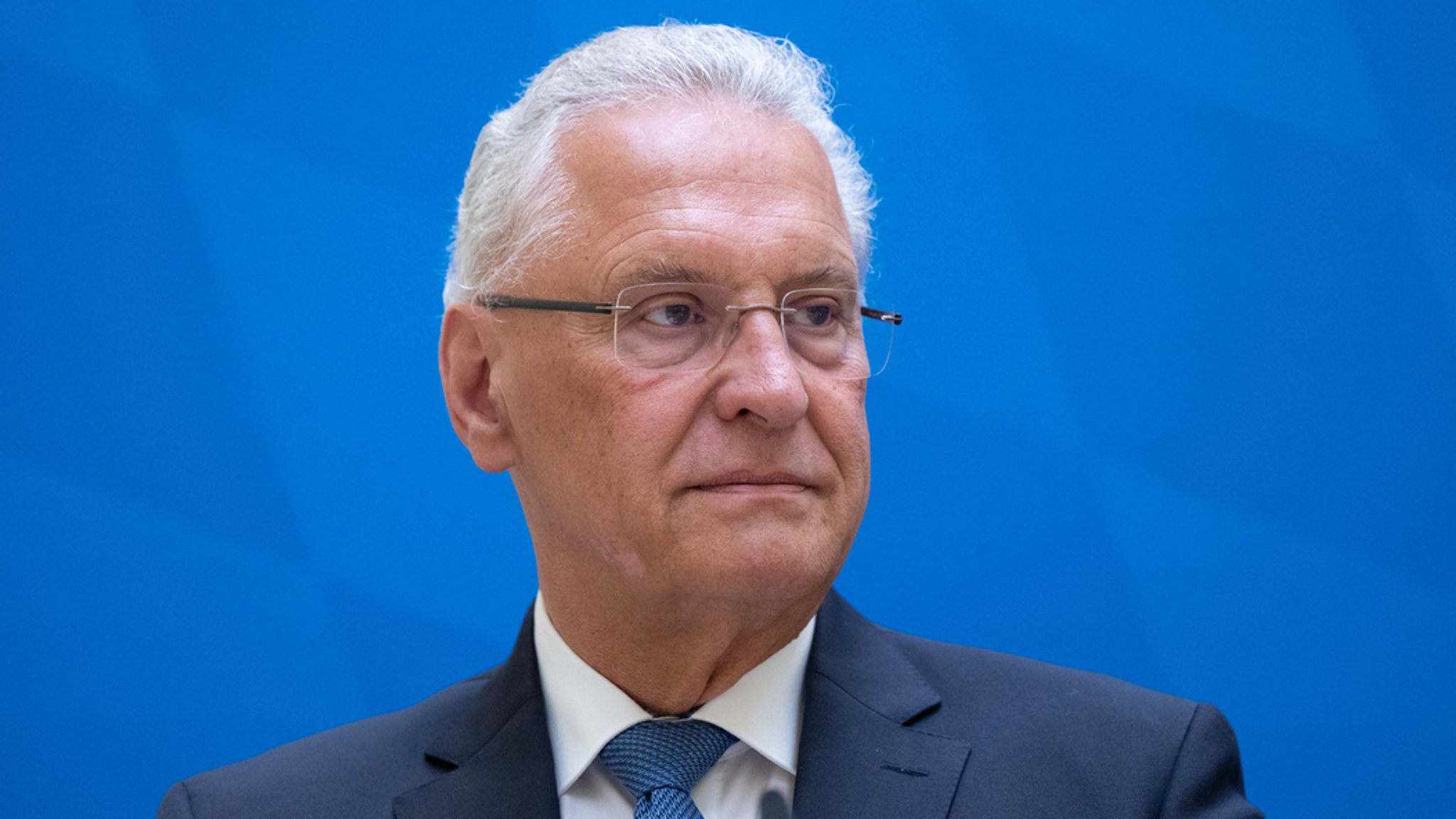 28.06.2023, Bayern, München: Joachim Herrmann (CSU), Innenminister von Bayern, nimmt im Innenministerium an einer Pressekonferenz teil.