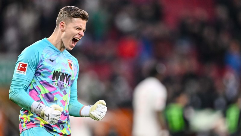 FC-Augsburg-Torwart Finn Dahmen | Bild: picture-alliance/dpa FC-Augsburg-Torwart Finn Dahmen
