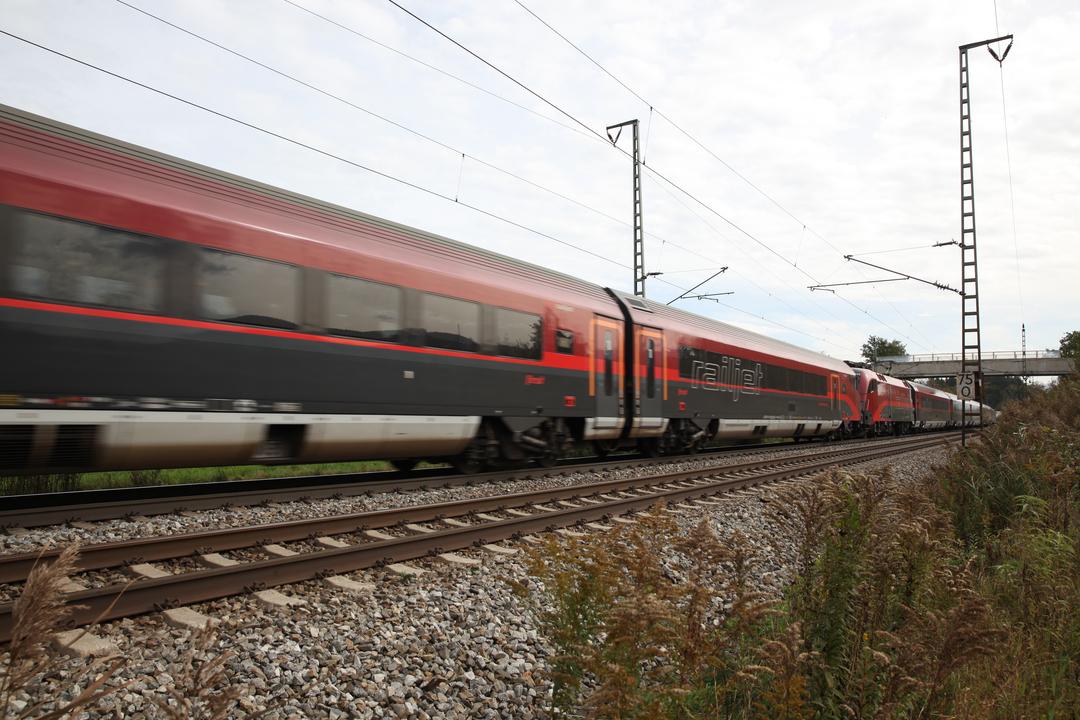 Ein Railjet unterwegs (Symbolbild)