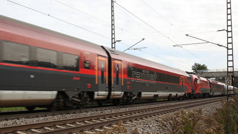 Ein Railjet unterwegs (Symbolbild) | Bild: BR/Herbert Ebner Ein Railjet unterwegs (Symbolbild)