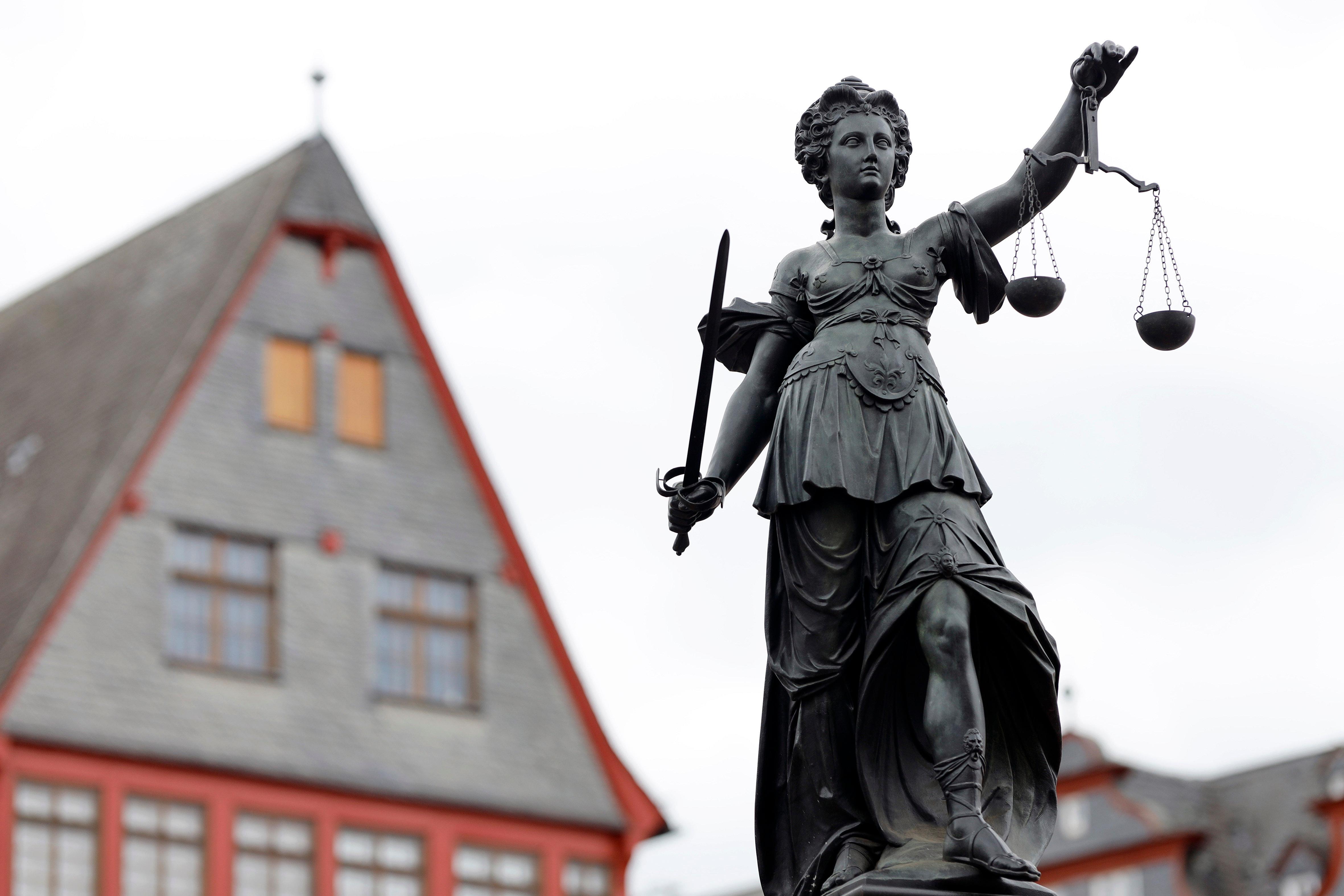 Die Justitia auf dem Gerechtigkeitsbrunnen auf dem Römerberg (Symbolbild)