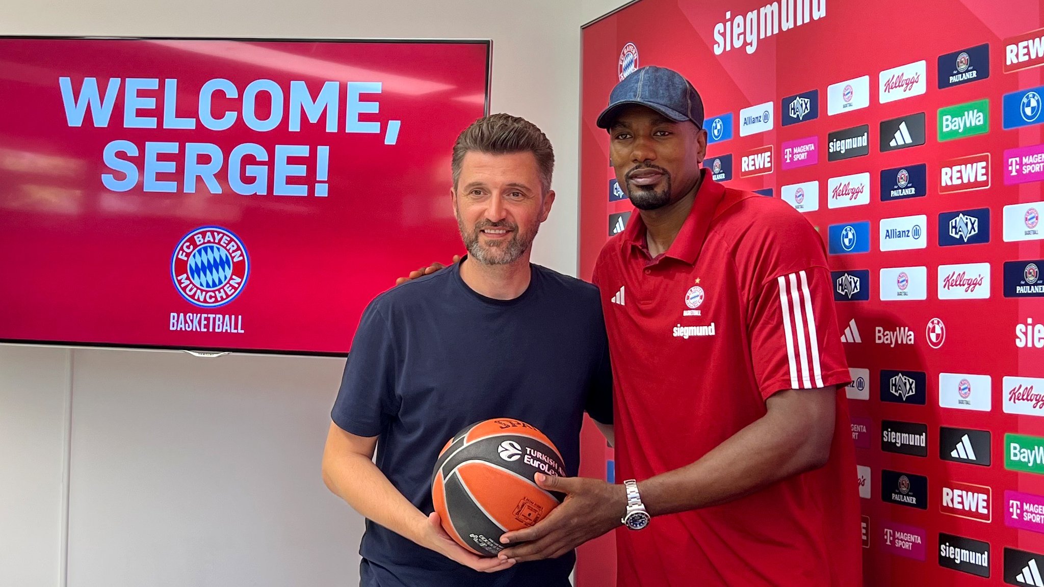 Geschäftsführer Marko Pesic und Top-Neuzugang Serge Ibaka