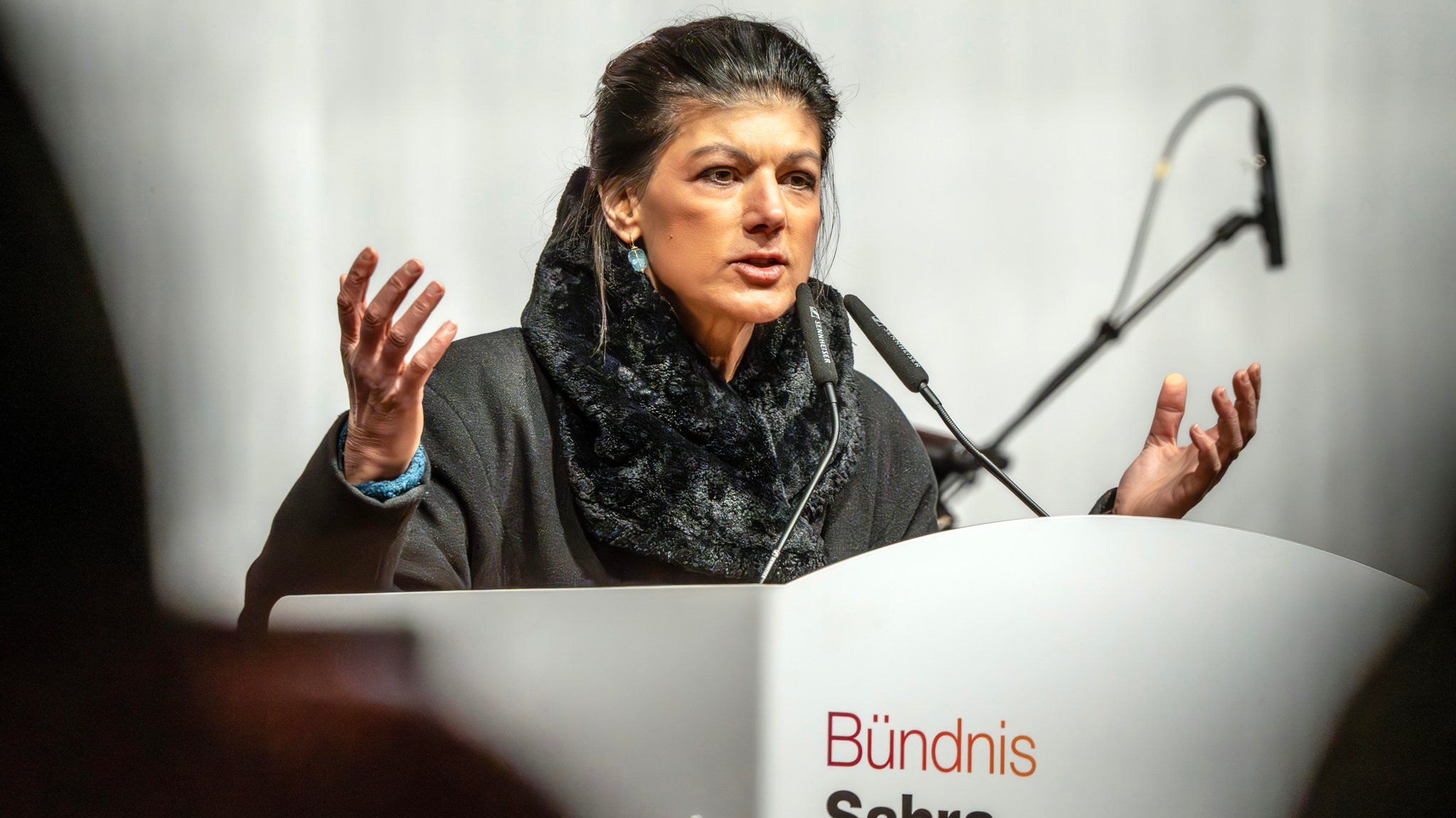 Sahra Wagenknecht bei ihrer Rede zum Auftakt zur BSW-Deutschlandtour auf dem Münchner Marienplatz.