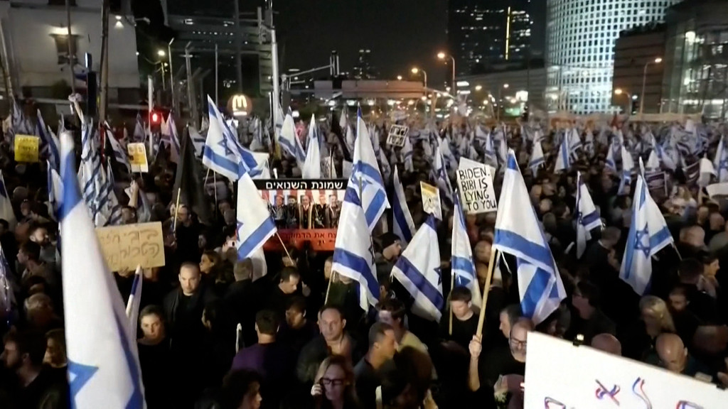 Zwei Anschläge innerhalb von 24 Stunden, sieben Tote, zwei Schwerverletzte. Die Lage in Israel ist so explosiv wie lange nicht. | Bild: BR Zwei Anschläge innerhalb von 24 Stunden, sieben Tote, zwei Schwerverletzte. Die Lage in Israel ist so explosiv wie lange nicht.