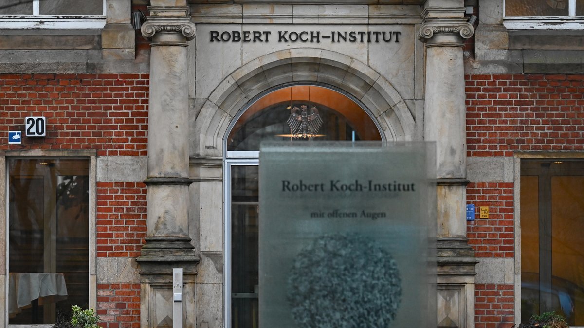 Der Eingang zum Robert Koch-Institut (RKI) in Berlin