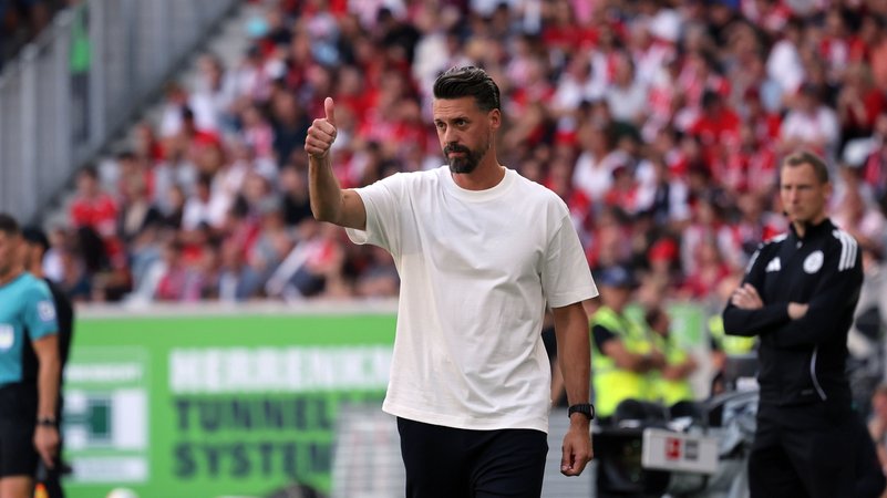 Sandro Wagner, Trainer des FC Augsburg | Bild: picture alliance / Pressefoto Rudel | Robin Rudel Sandro Wagner, Trainer des FC Augsburg