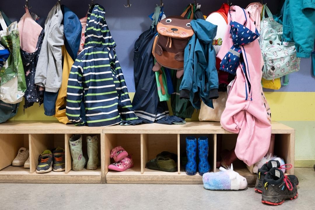 Bisher haben Eltern 100 Euro Zuschuss vom Freistaat für einen Kitaplatz bekommen. Zukünftig müssen die Träger den Rabatt nicht mehr gewähren. 