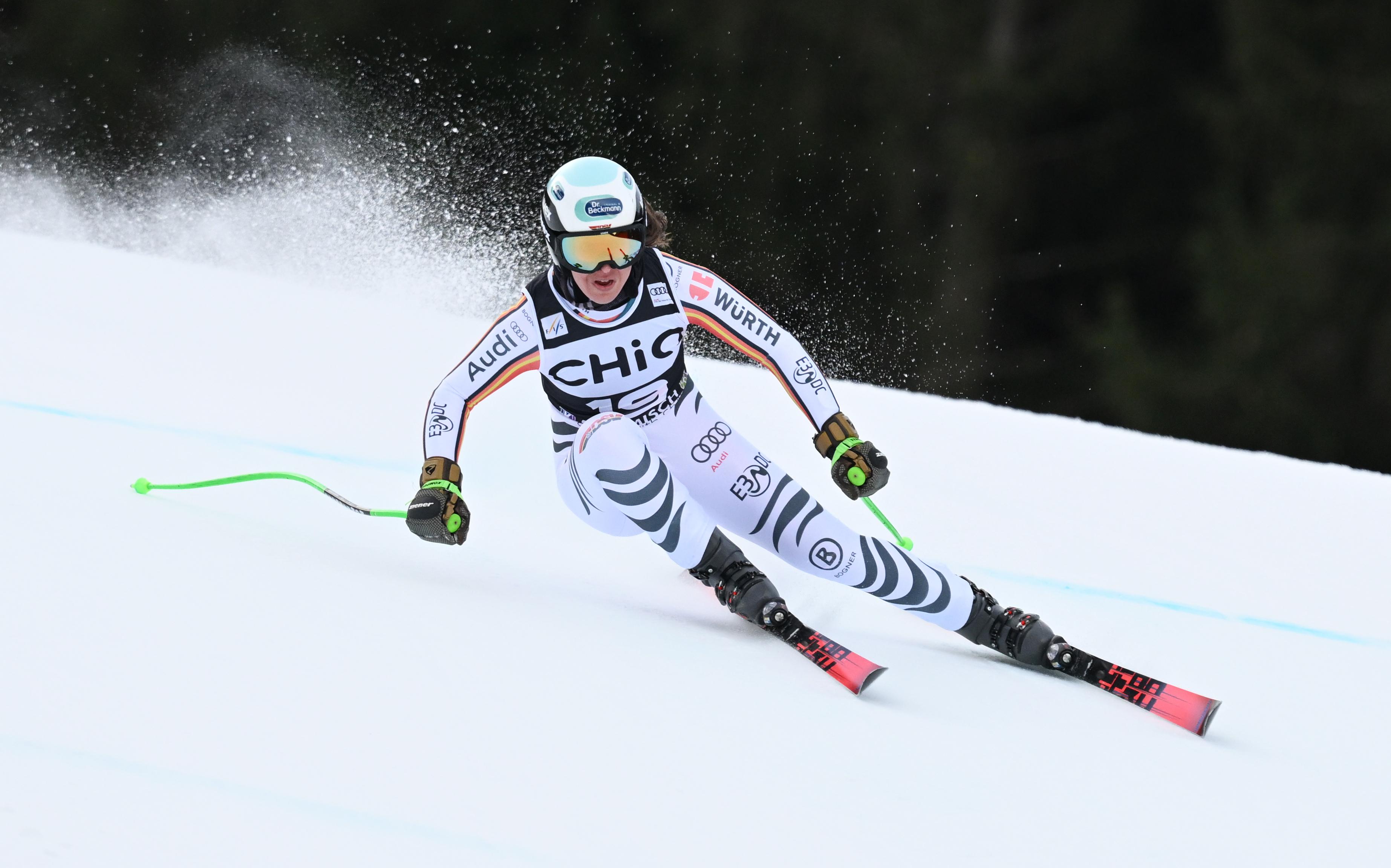 Skirennläuferin Kira Weidle-Winkelmann bei der Abfahrt in Garmisch-Partenkirchen