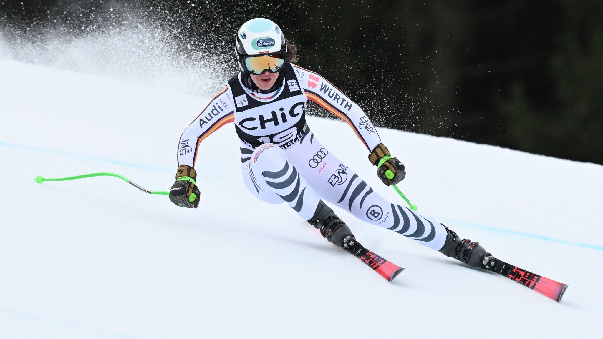 Skirennläuferin Kira Weidle-Winkelmann bei der Abfahrt in Garmisch-Partenkirchen