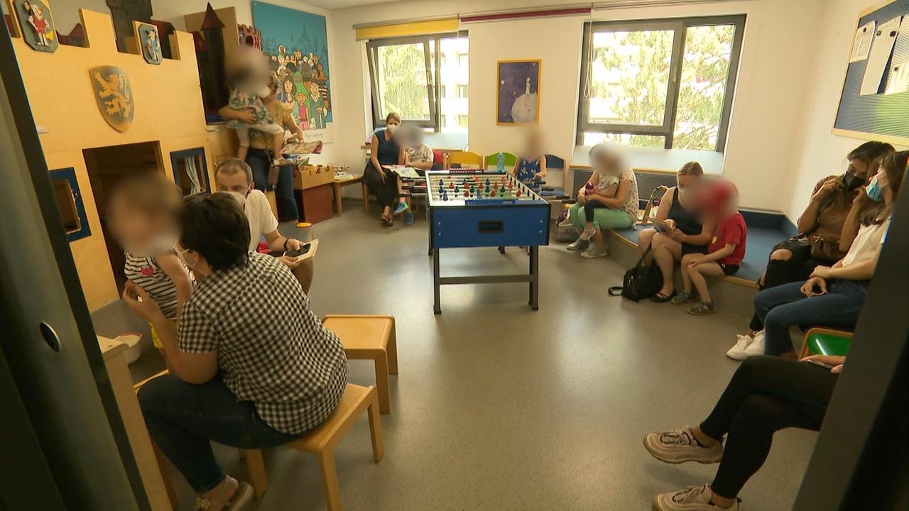 volle kinderarztpraxen erkaltungswelle mitten im sommer br24