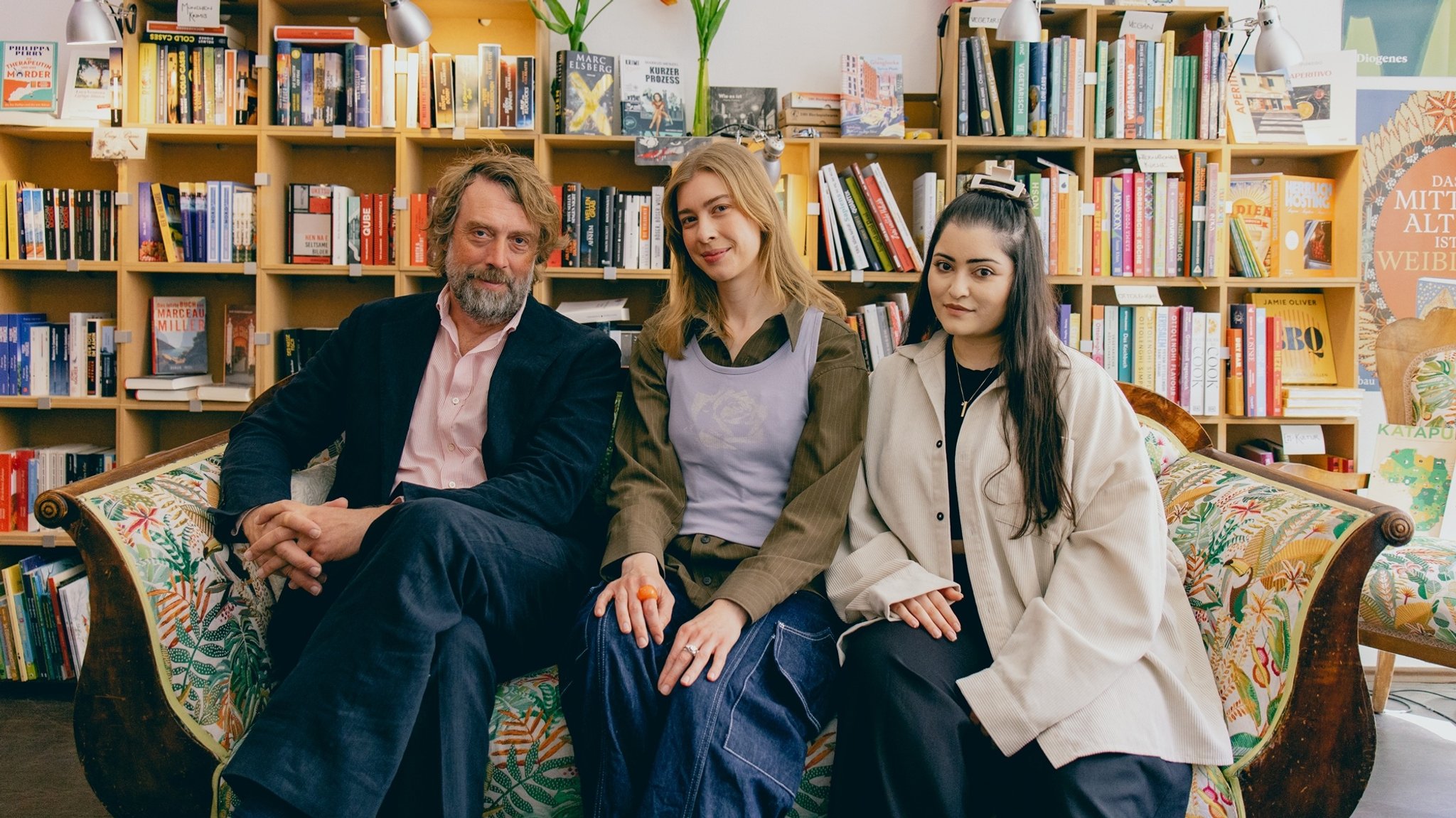 Die Hosts des BR-Literaturkanals "Literally": Knut Cordsen, Miriam Fendt und Leyli Sahin (v.l.n.r.)