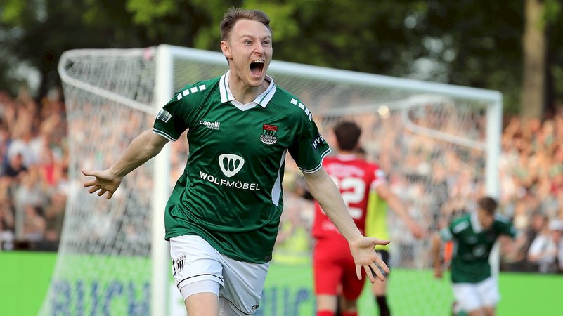 Großer Jubel beim 1. FC Schweinfurt | Bild: IMAGO / Frank Scheuring Großer Jubel beim 1. FC Schweinfurt
