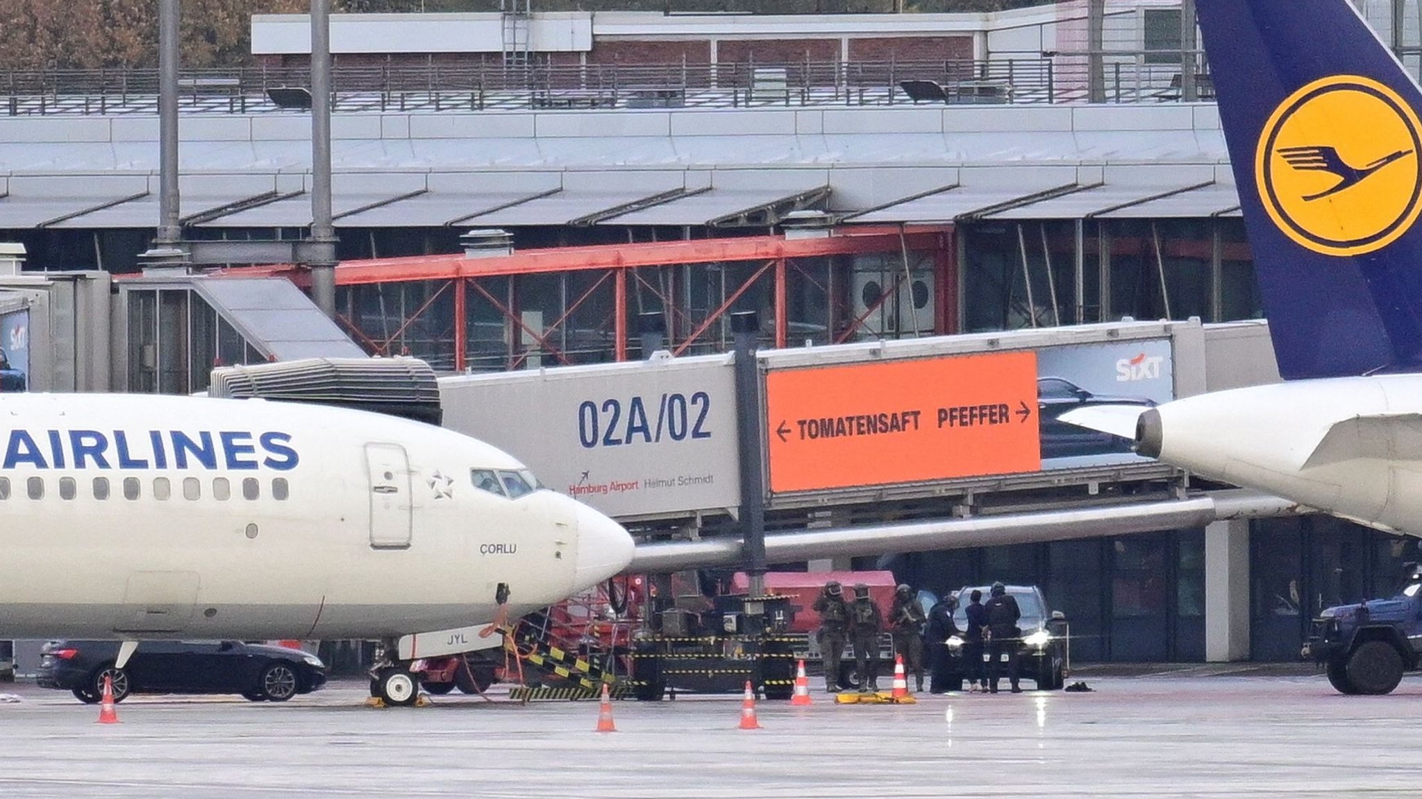 Geiselnahme am Hamburger Flughafen beendet - Kind befreit