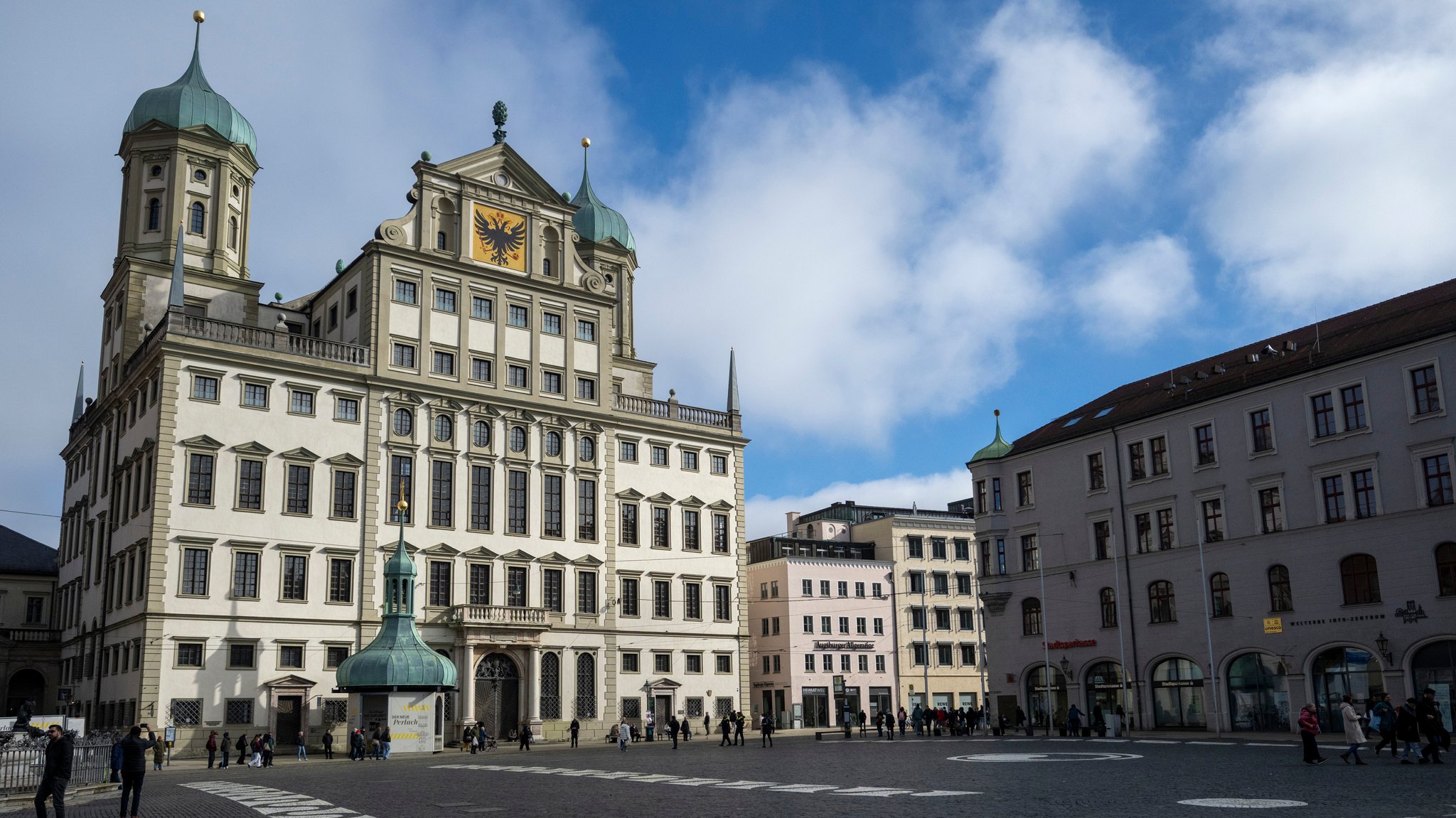 (Symbolbild) Das Augsburger Rathaus
