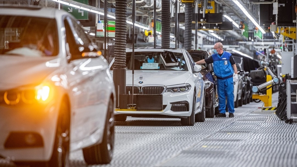 Fahrzeugproduktion im Dingolfinger BMW-Werk.