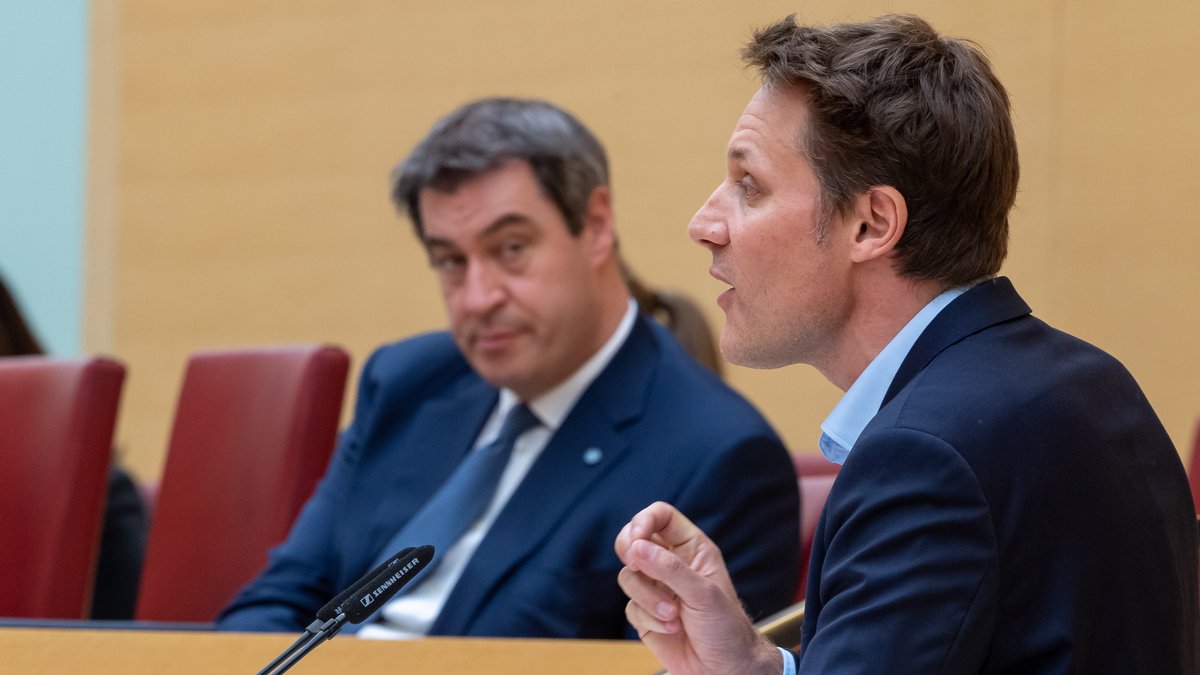 Markus Söder und Ludwig Hartmann im Bayerischen Landtag