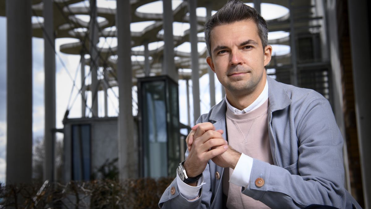 Kampf In Belarus Sasha Filipenkos Roman Der Ehemalige Sohn Br24