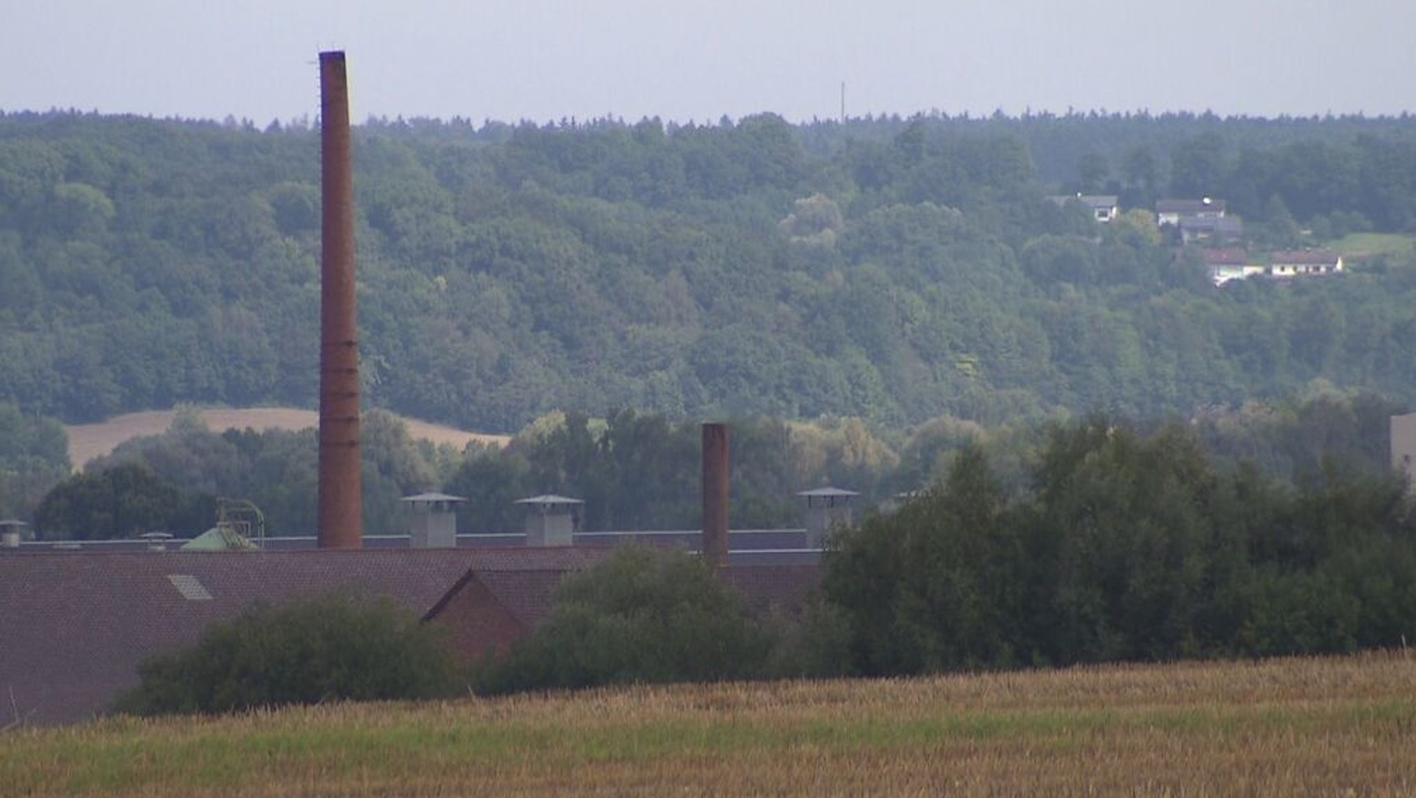 Die Ziegelei Gima in Marklkofen will mit dem Windrad künftig rund die Hälfte benötigten Strom klimaneutral und günstig selbst produzieren.