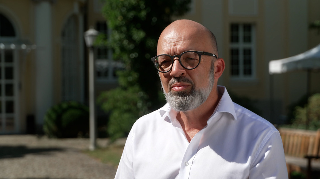 Prof. Timo Wollmershäuser vom ifo-Institut | Bild: BR Prof. Timo Wollmershäuser vom ifo-Institut