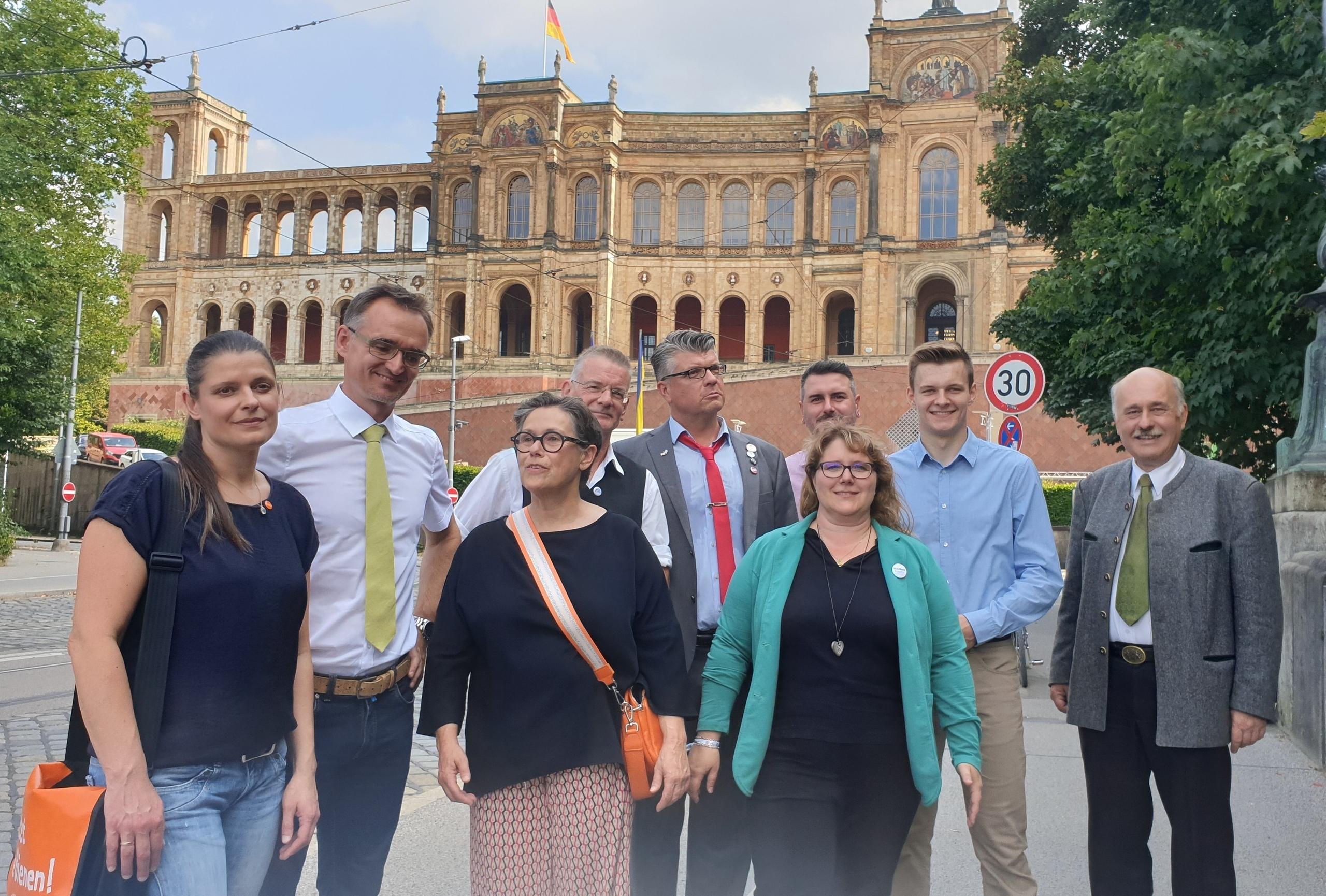 Kandidaten der kleinen Parteien, die 2023 in den Landtag einziehen wollen