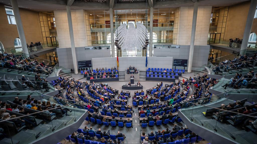 Der Bundestag hat über ein neues Wahlrecht entschieden. | Bild: picture alliance/dpa | Michael Kappeler Der Bundestag hat über ein neues Wahlrecht entschieden.