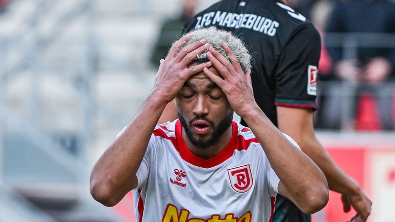 Spielszene SSV Jahn Regensburg - 1. FC Magdeburg | Bild: picture-alliance/dpa Spielszene SSV Jahn Regensburg - 1. FC Magdeburg