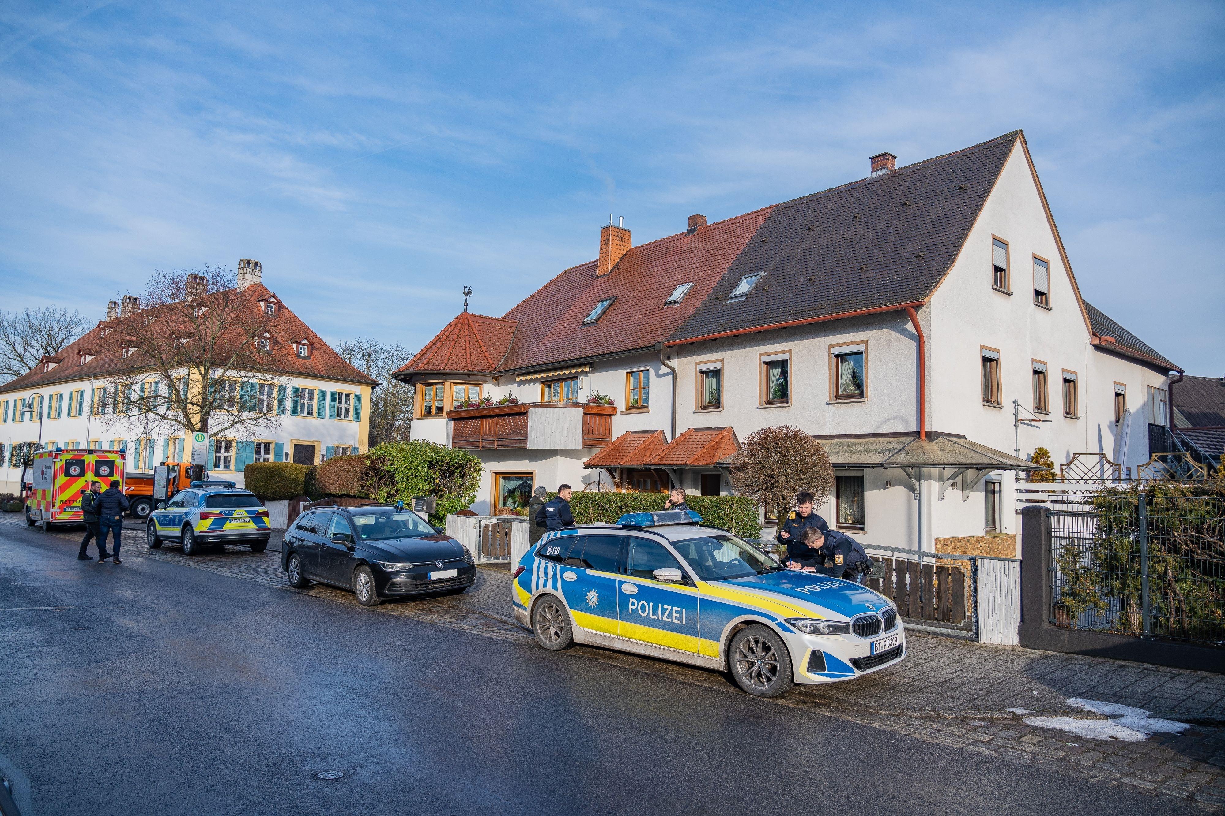 Polizeiermittlungen am Tatort