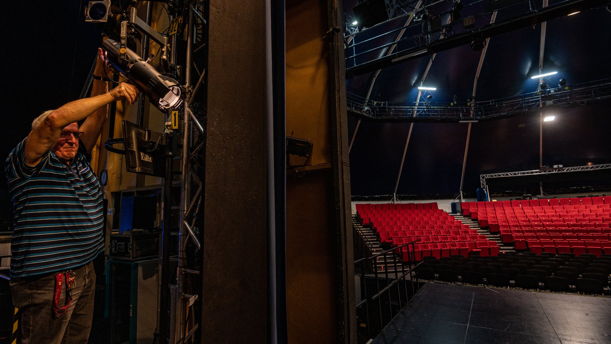 Hinter der Bühne im Zelt des Landestheaters Niederbayern in Landshut