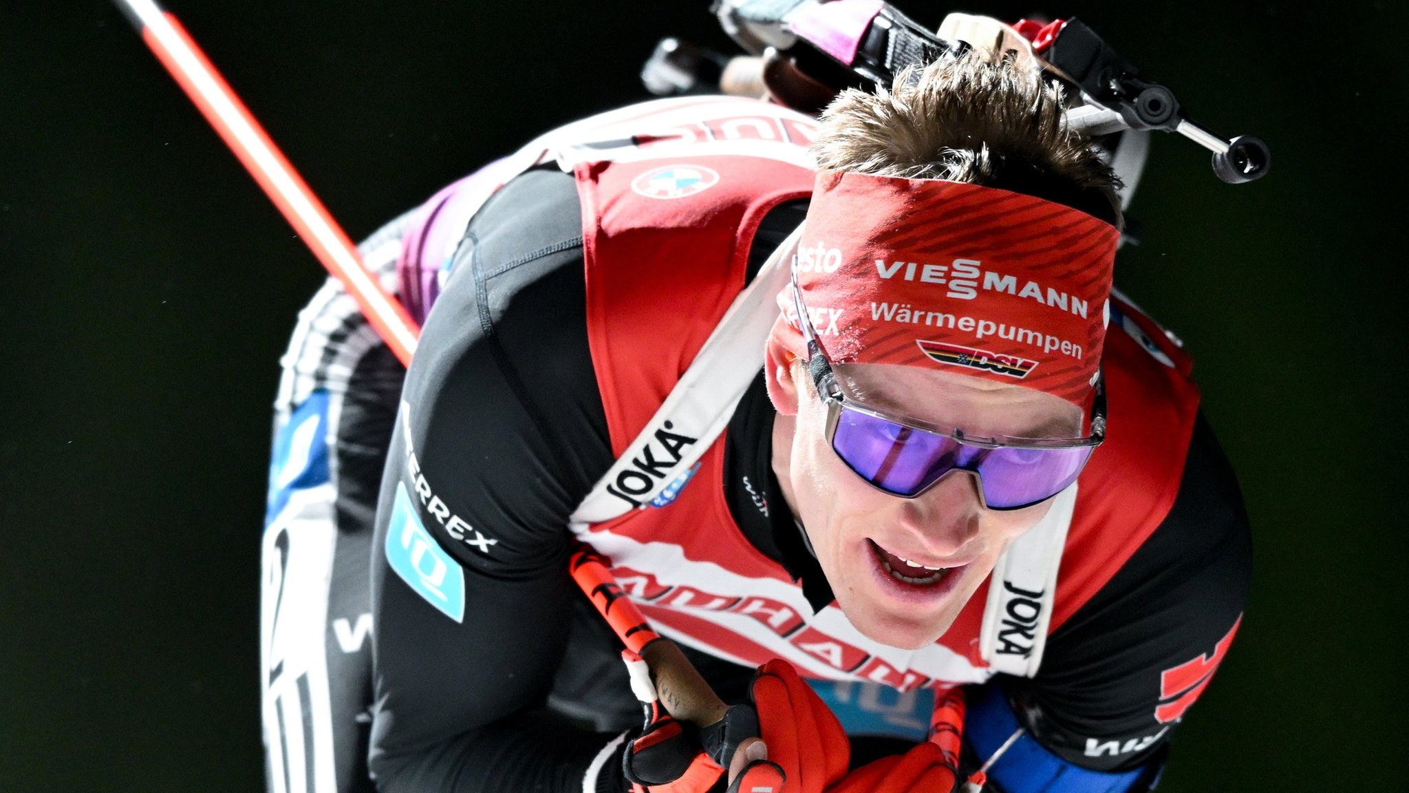 14.02.2024, Tschechien, Nove Mesto Na Morave: Biathlon: Weltmeisterschaft, Einzel 20 km, Herren, Benedikt Doll aus Deutschland auf der Strecke. Foto: Hendrik Schmidt/dpa +++ dpa-Bildfunk +++