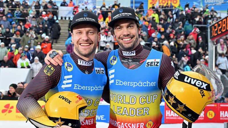 ARCHIV - 25.01.2025, Thüringen, Oberhof: Rodeln, Weltcup, Doppelsitzer, Männer, 2. Durchgang: Tobias Wendl (r) und Tobias Arlt (l) aus Deutschland freuen sich im Ziel über den Sieg. (zu dpa: «Auch Rodel-Doppel Wendl/Arlt holt Gesamtweltcup») Foto: Martin Schutt/dpa +++ dpa-Bildfunk +++ | Bild: dpa-Bildfunk/Martin Schutt ARCHIV - 25.01.2025, Thüringen, Oberhof: Rodeln, Weltcup, Doppelsitzer, Männer, 2. Durchgang: Tobias Wendl (r) und Tobias Arlt (l) aus Deutschland freuen sich im Ziel über den Sieg. (zu dpa: «Auch Rodel-Doppel Wendl/Arlt holt Gesamtweltcup») Foto: Martin Schutt/dpa +++ dpa-Bildfunk +++