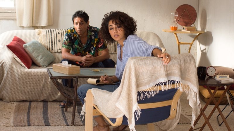 Was tun, wenn die Patienten Schlange stehen, die Alten aber mit aller Macht insistieren? "Auf der Couch in Tunis"-FIlmszene