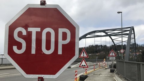 Staugefahr FranzJosefStraußBrücke in Passau gesperrt BR24