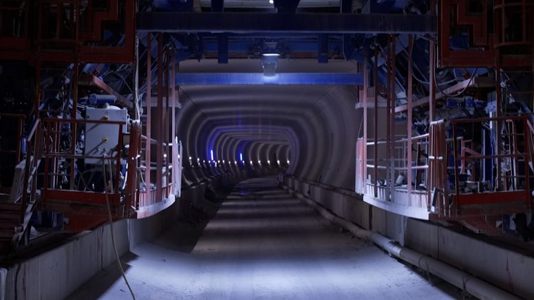 In den Röhren des Kramertunnels herrscht durch den Baustopp eine gespenstische Atmosphäre.  | Bild:BR / Michaela Bassing 