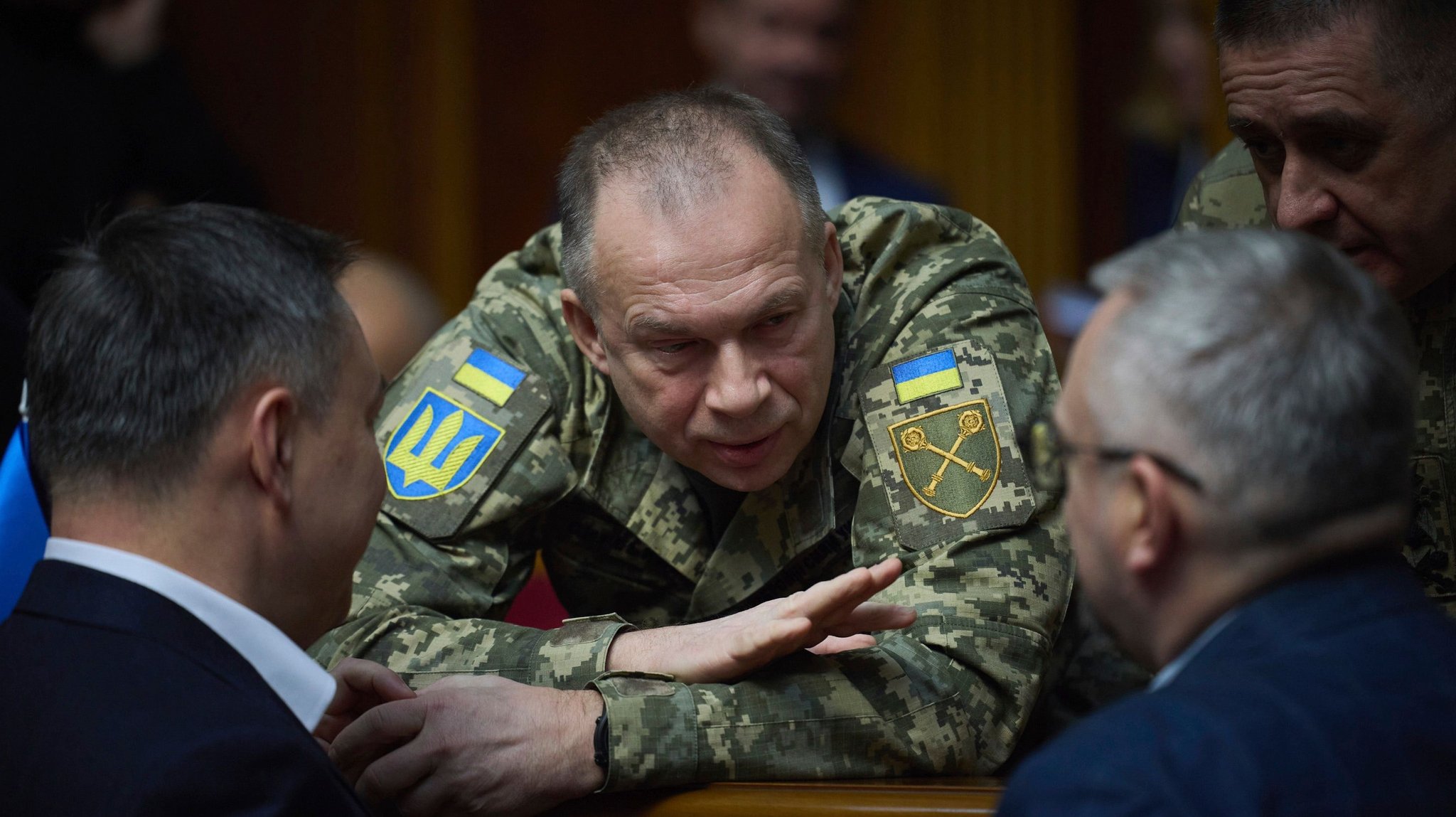 HANDOUT - 19.11.2024, Ukraine, Kiew: Auf diesem vom Pressedienst des ukrainischen Präsidenten via AP zur Verfügung gestellten Foto spricht der Oberbefehlshaber der ukrainischen Streitkräfte, General Oleksandr Syrskyj, vor Parlamentariern in der Werchowna Rada. (zu dpa: «Kiew: Russische Verluste hoch und Eroberungstempo halbiert») Foto: Uncredited/Press Service Of The President Of Ukraine/dpa - ACHTUNG: Nur zur redaktionellen Verwendung und nur mit vollständiger Nennung des vorstehenden Credits +++ dpa-Bildfunk +++ | Bild: dpa-Bildfunk/Uncredited HANDOUT - 19.11.2024, Ukraine, Kiew: Auf diesem vom Pressedienst des ukrainischen Präsidenten via AP zur Verfügung gestellten Foto spricht der Oberbefehlshaber der ukrainischen Streitkräfte, General Oleksandr Syrskyj, vor Parlamentariern in der Werchowna Rada. (zu dpa: «Kiew: Russische Verluste hoch und Eroberungstempo halbiert») Foto: Uncredited/Press Service Of The President Of Ukraine/dpa - ACHTUNG: Nur zur redaktionellen Verwendung und nur mit vollständiger Nennung des vorstehenden Credits +++ dpa-Bildfunk +++