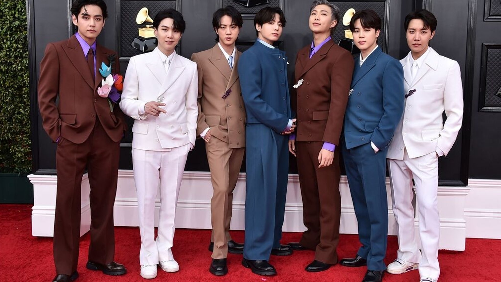ARCHIV - 03.04.2022, USA, Las Vegas: Die Band BTS kommt zu den 64th Annual Grammy Awards. Die Boyband will nach einer längeren Pause wieder zusammen Musik machen. (zu dpa: «K-Pop-Band BTS spielt zwei Konzerte in München») Foto: Jordan Strauss/Invision/AP/dpa +++ dpa-Bildfunk +++