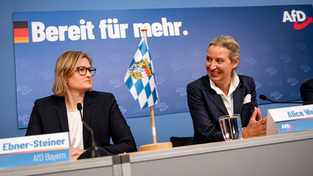 Die Co-Spitzenkandidatin in Bayern, Katrin Ebner-Steiner, und die AfD-Bundessprecherin Alice Weidel (rechts)am Tag nach der bayerischen Landtagswahl.