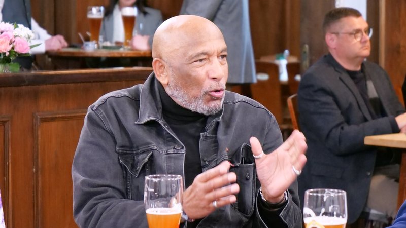 Der US-Amerikaner Ron Williams beim BR-Sonntags-Stammtisch | Bild: BR / Andreas Schrol Der US-Amerikaner Ron Williams beim BR-Sonntags-Stammtisch