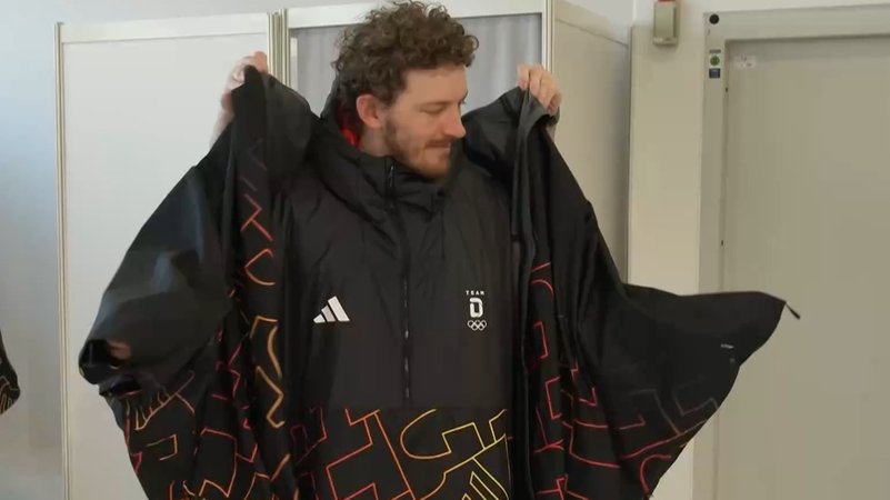 Linus Straßer bei der Einkleidung | Bild: Bayerischer Rundfunk Linus Straßer bei der Einkleidung