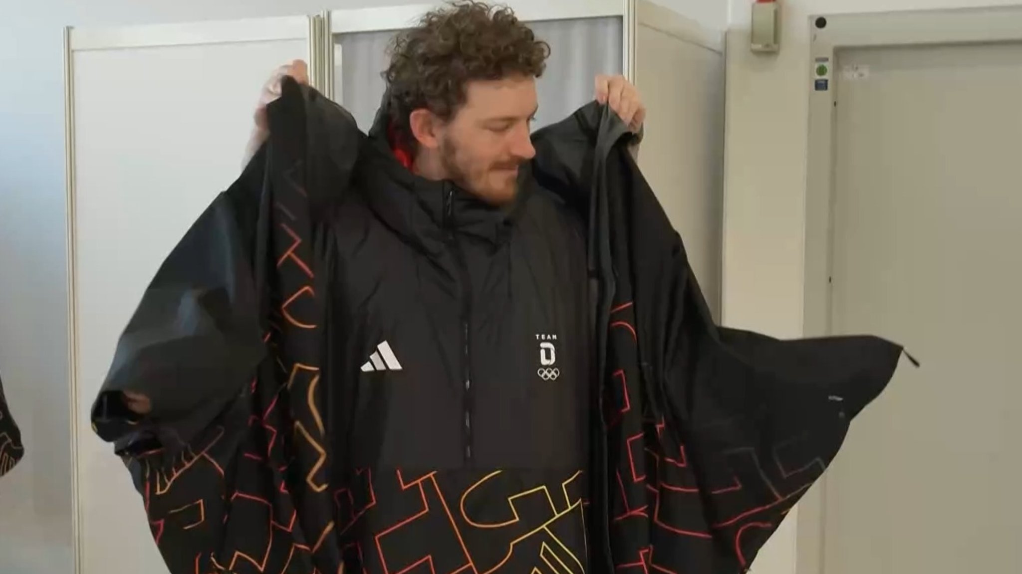 Linus Straßer bei der Einkleidung