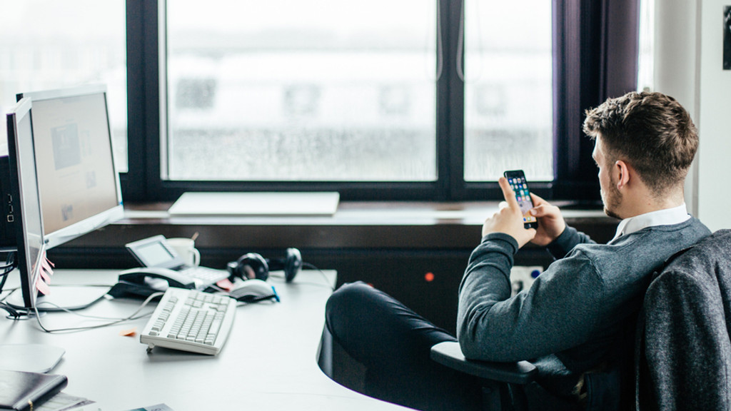 Nichts zu tun zu haben im Job kann krank machen. | Bild: BR/Johanna Schlüter Nichts zu tun zu haben im Job kann krank machen.