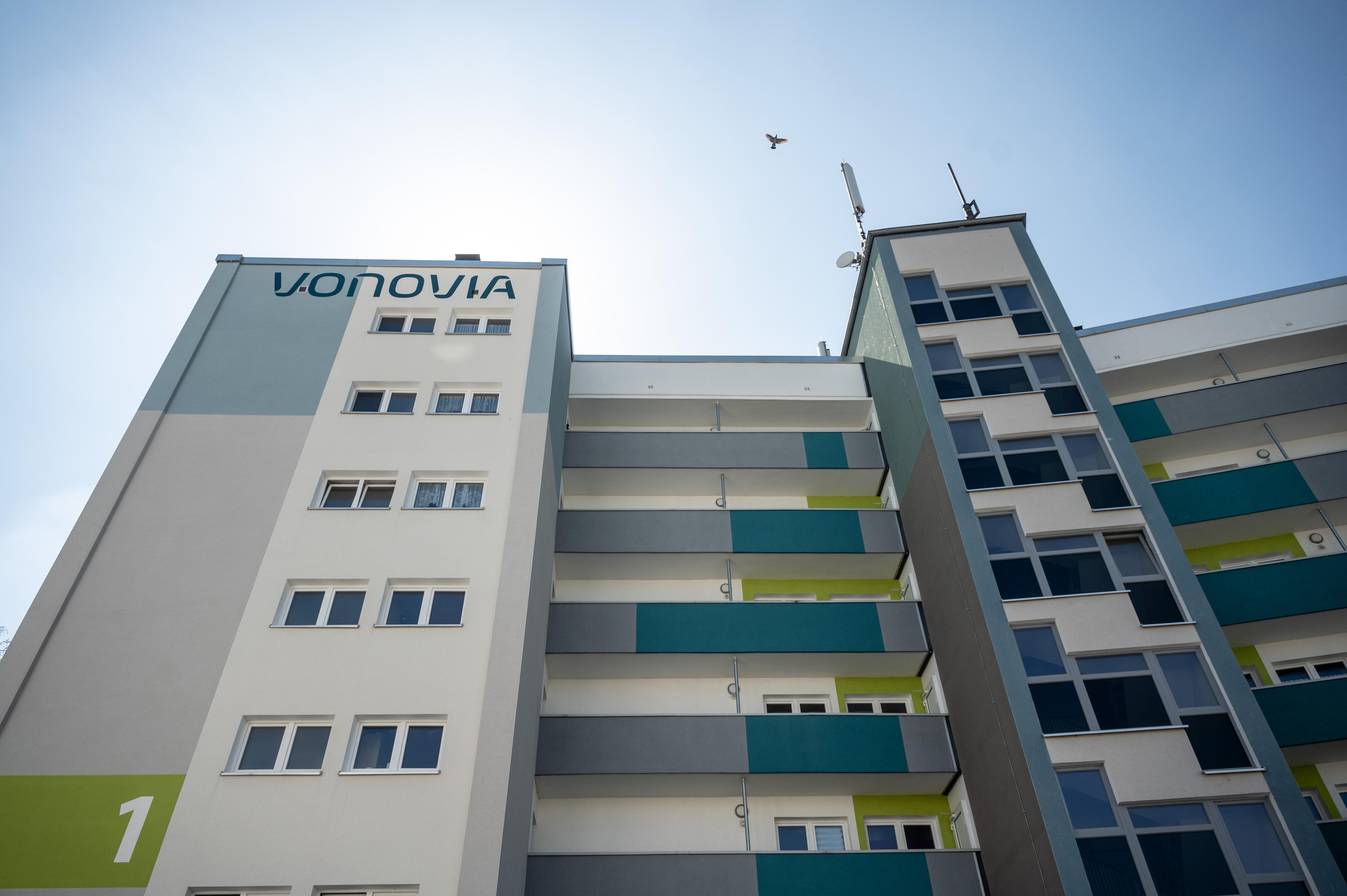 Hohe Nebenkosten Vonovia will säumigen Mietern kündigen BR24