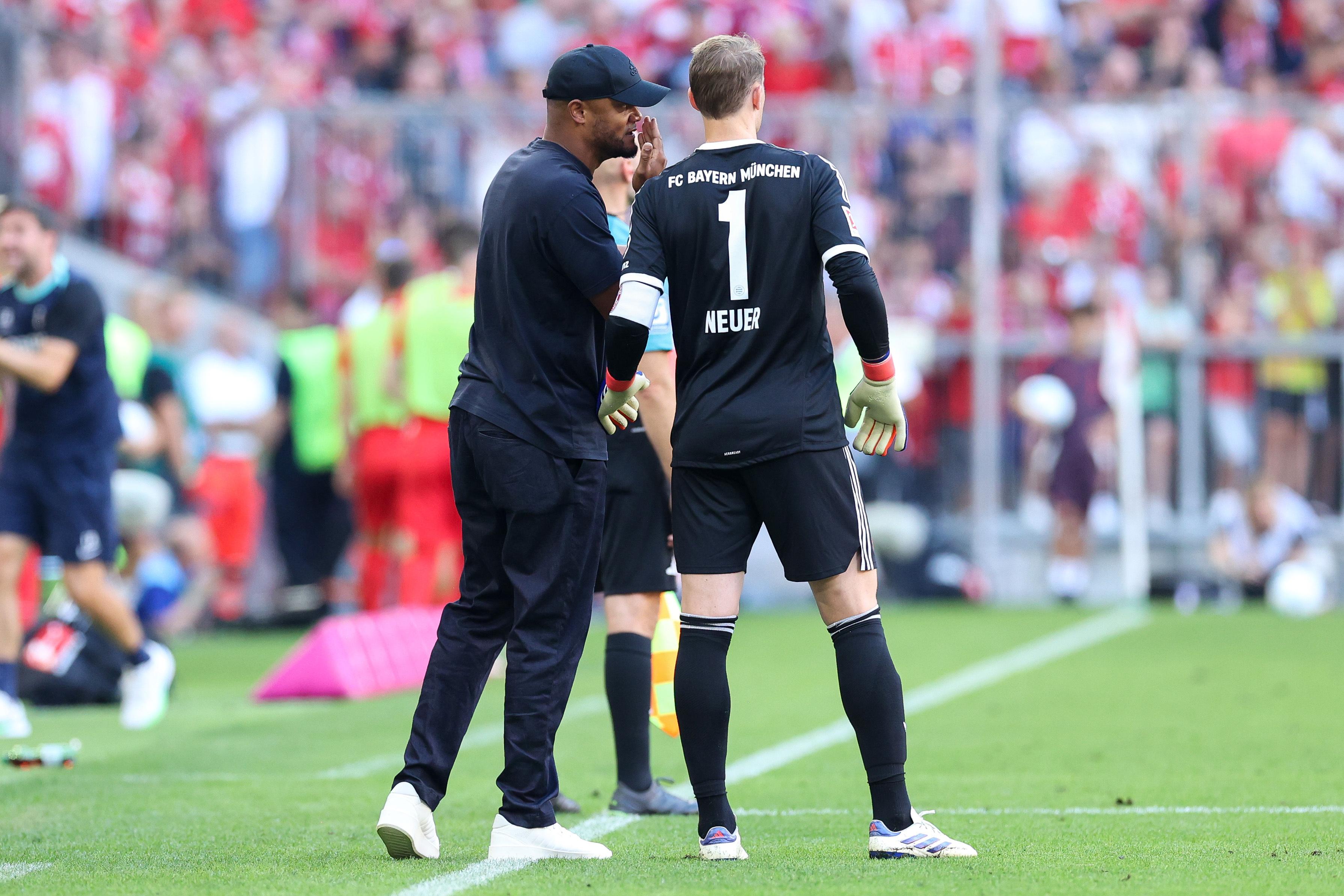 FC-Bayern-Trainer Vincent Kompany und Torwart Manuel Neuer