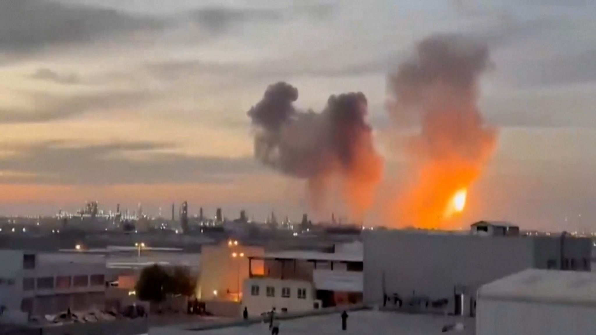 Irans Streitkräfte haben knapp eine Woche nach Kriegsbeginn eine Ausweitung ihrer Gegenangriffe angekündigt.