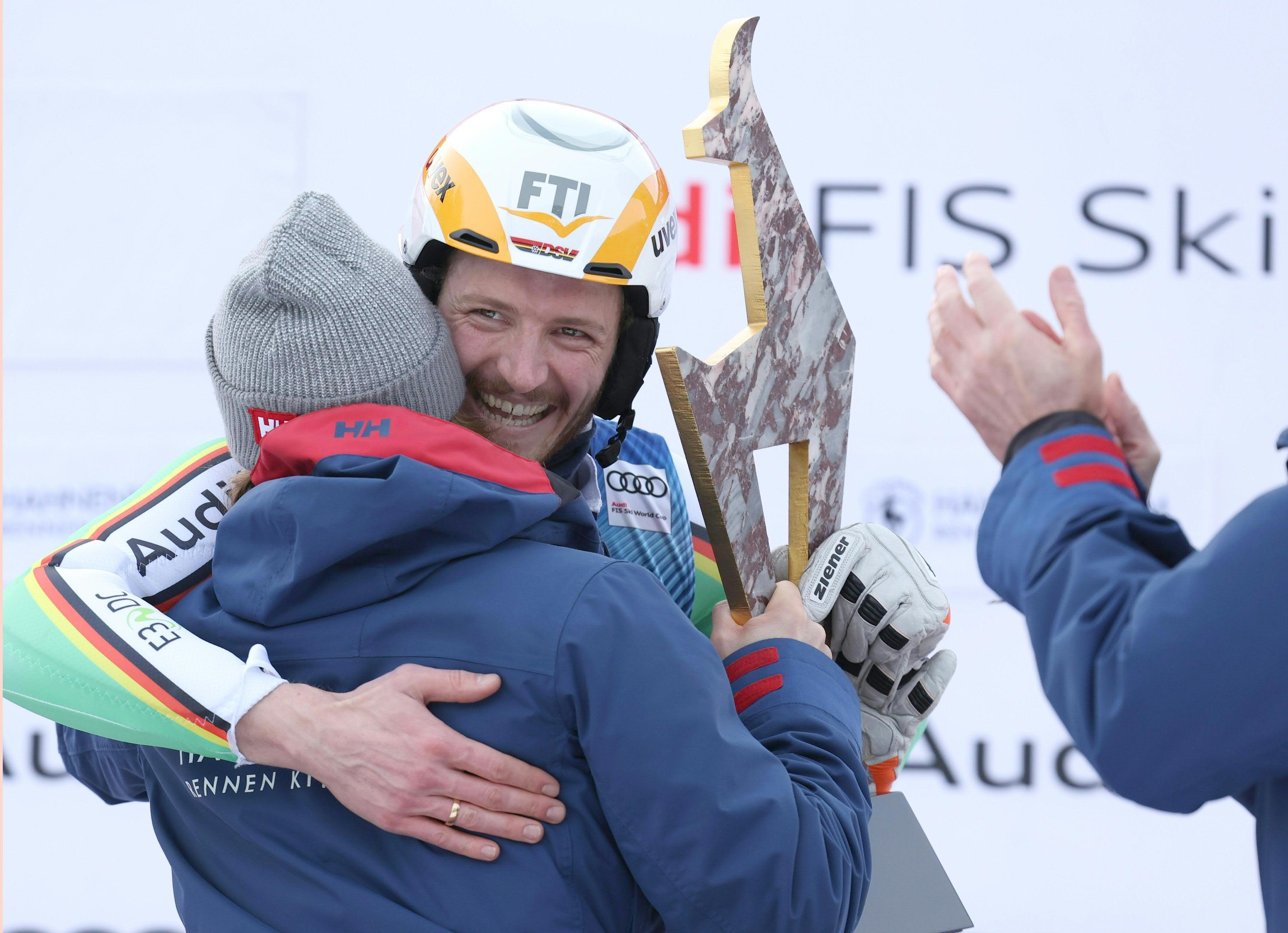 Linus Straßer bei der Kitzbühel-Siegerehrung 2024