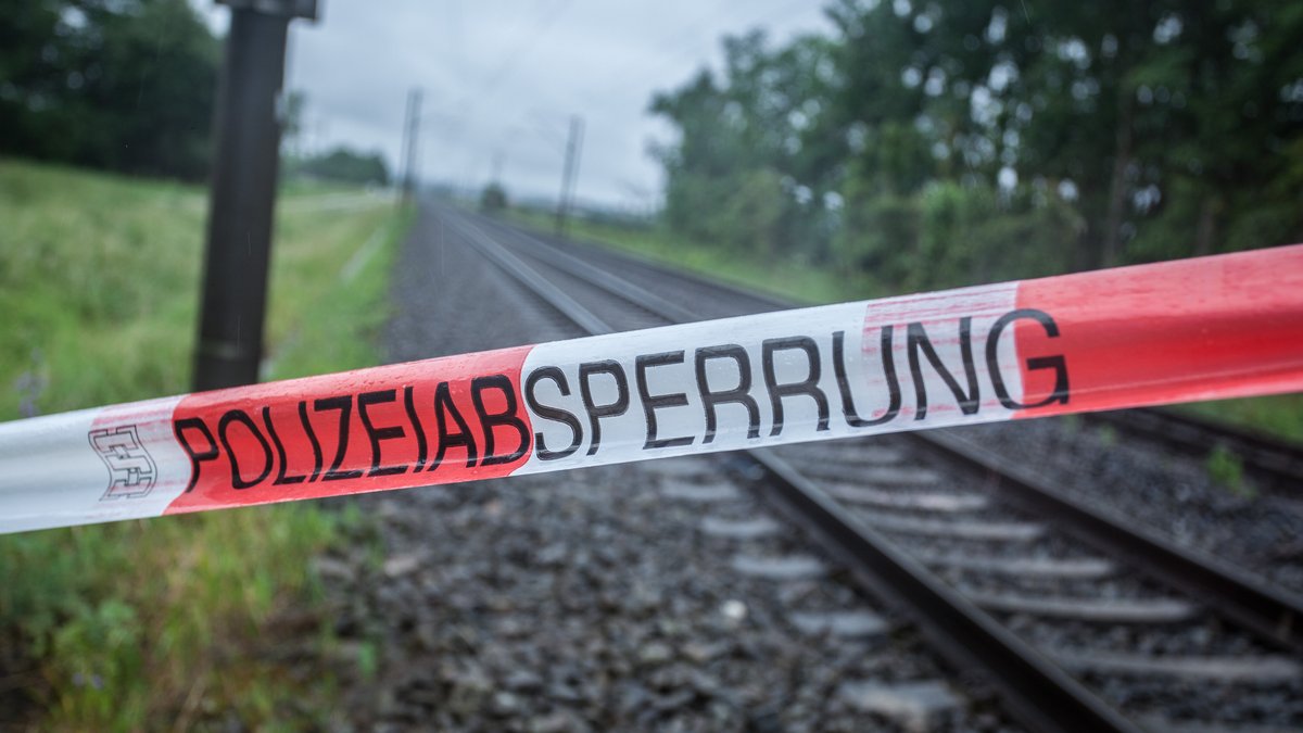 Bei Gleisbauarbeiten: 21-Jähriger von Zug erfasst und getötet