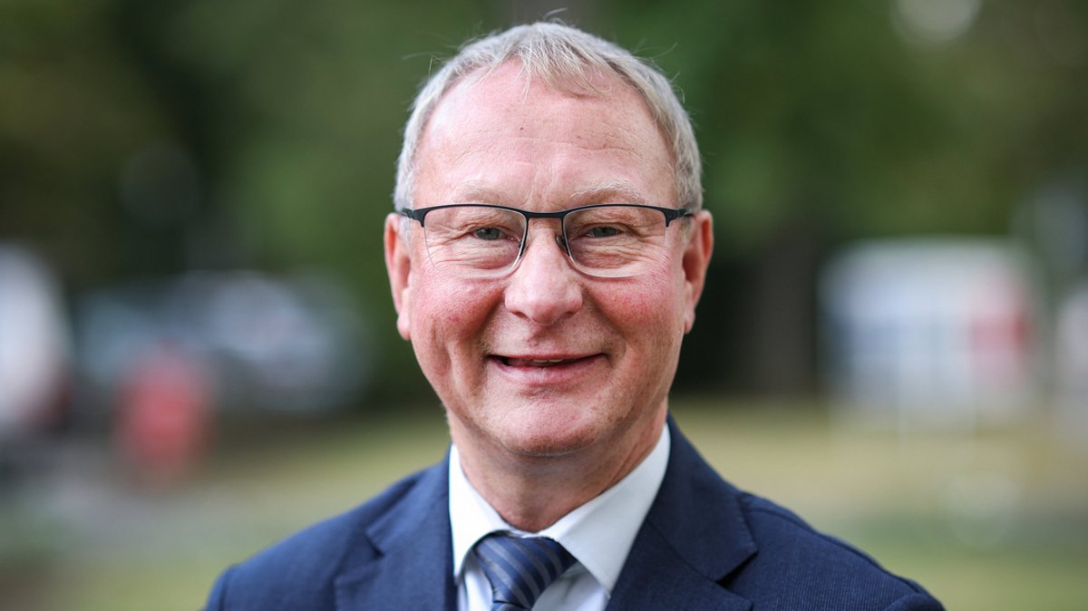 Armin Schenk (CDU) bleibt Oberbürgermeister in Bitterfeld-Wolfen (Archivbild)