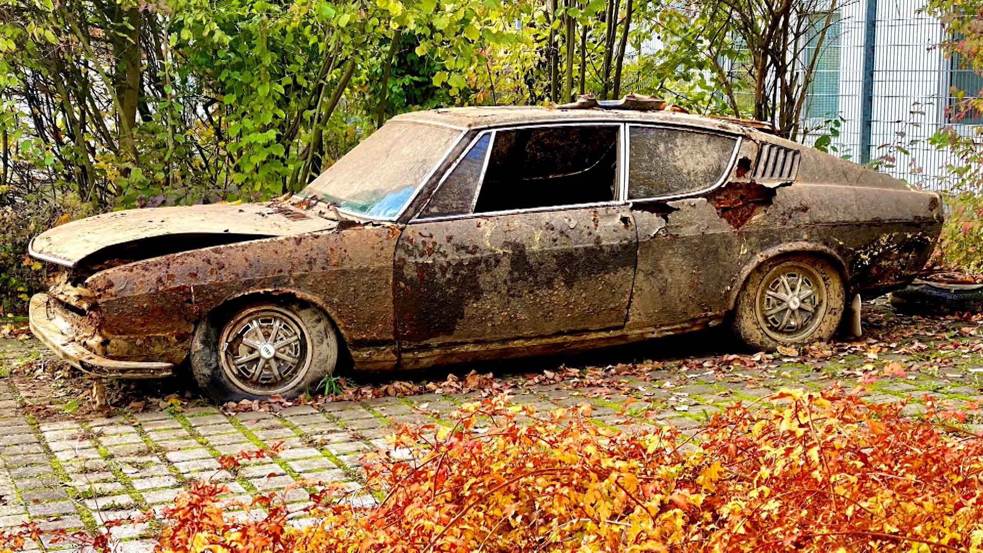 Geborgenes Audi-Coupé 